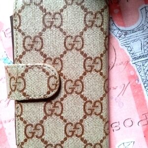 Gucci phone case / wallet